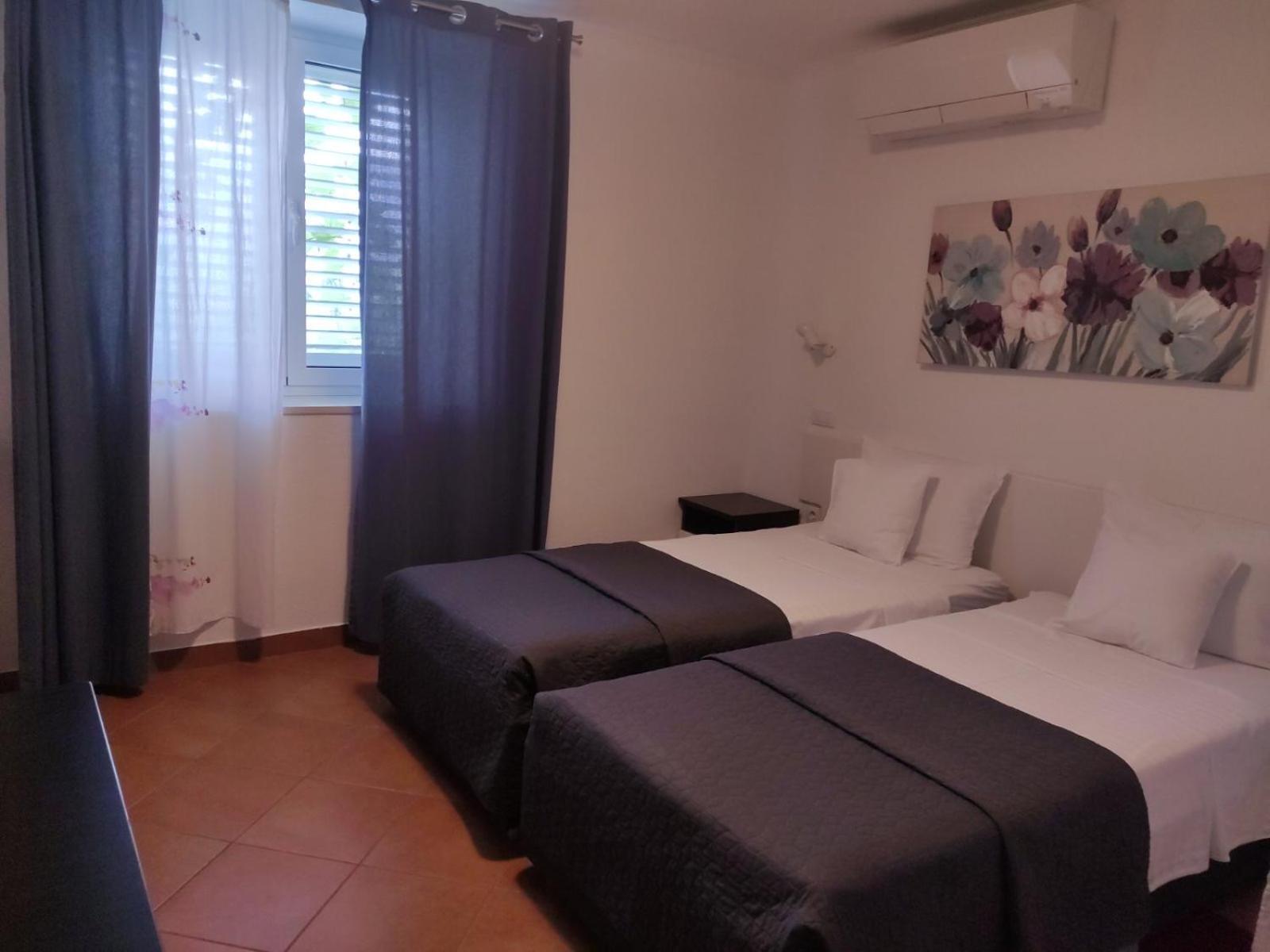 Viola Rooms Gruda Luaran gambar